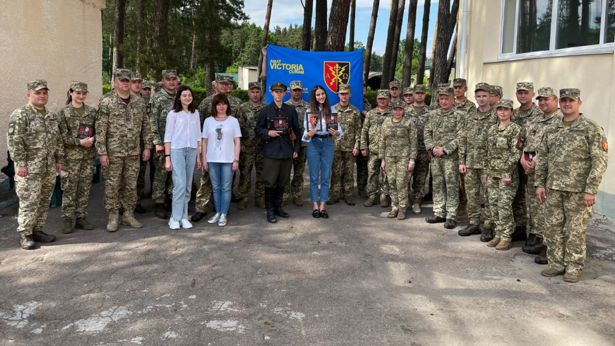 190 Training Center is presented books on the project "Army Reading"