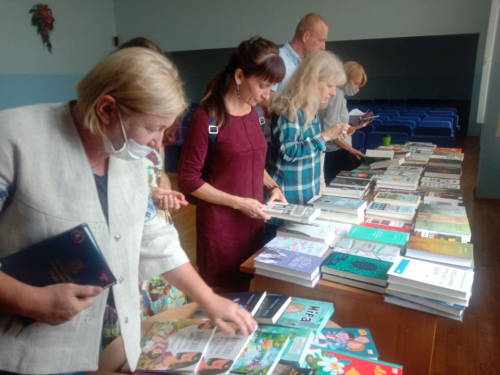 Книги з "Бібліотеки ОТГ" отримала в подарунок Феодосіївська сільська рада Обухівського району
