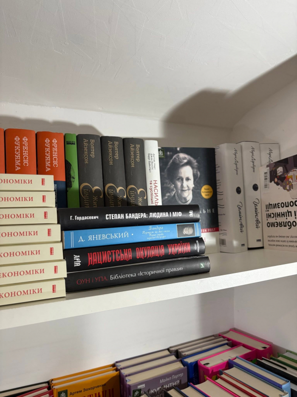 Бібліотека «Військо Читає» в Книгарні Наш Формат