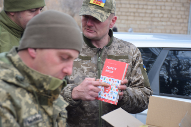 У жовтні 8 військових підрозділів отримали від нас книги у рамках програми "Військо Читає"