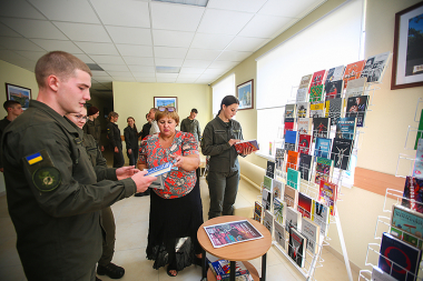 Зібранням книг "Військо Читає" поповнилась бібліотека Академії Національної гвардії України