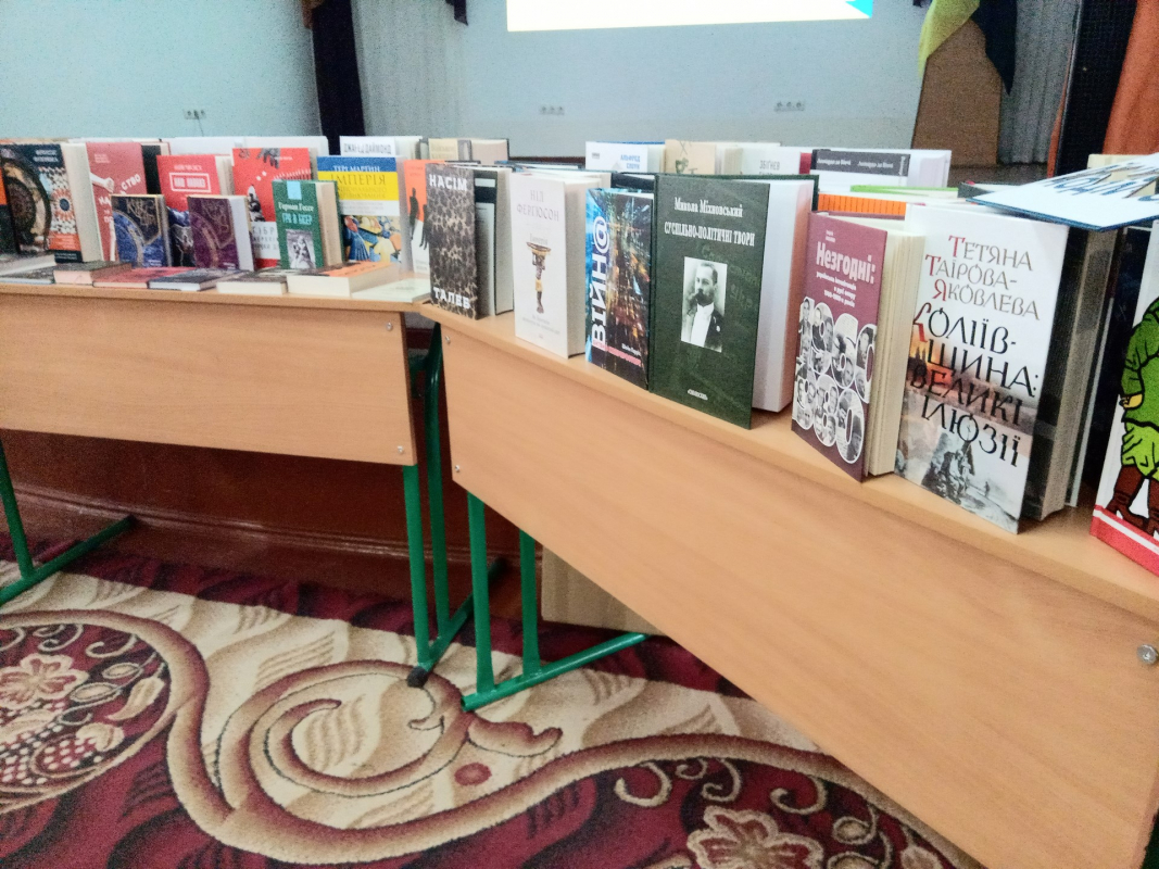 More than 700 books for cadets: the Carpathian Military-Sports Lyceum-Lyceum participated in the Project "Sergeant Library", with the support of UKF and "Our Format"