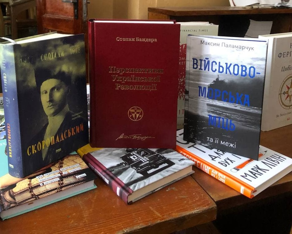 The army reads: Viti them. Krut's Heroes received over 600 books