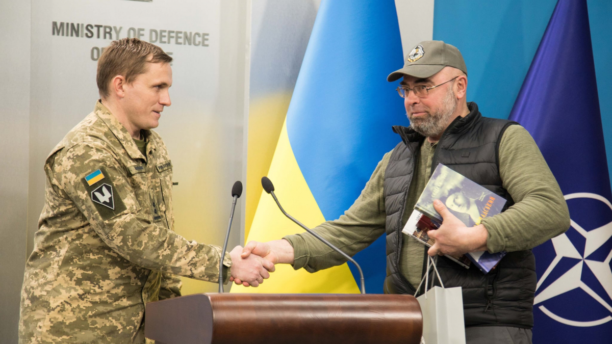 Проєкт «Військо Читає»: військові частини ЗС України отримають близько 50 тисяч книжок