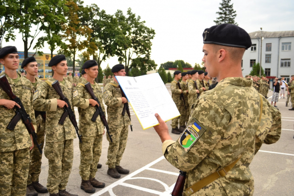 Збір коштів у рамках програми "Військо Читає" для військового ліцею імені Івана Богуна