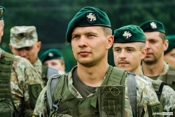 Збір коштів у рамках програми "Військо Читає" для військової частини Яворівського полігону